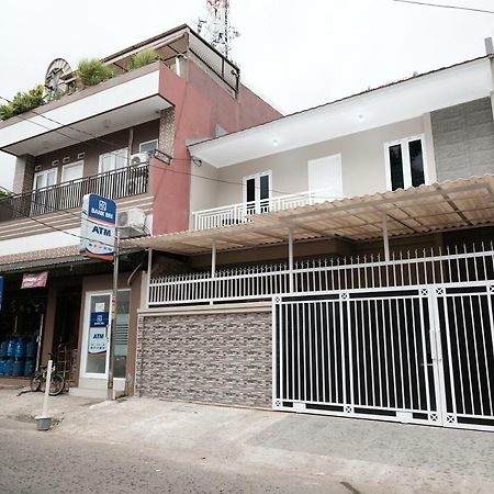 Reddoorz Syariah Near Siloam Hospital Kebon Jeruk Hotel Jakarta Exterior foto