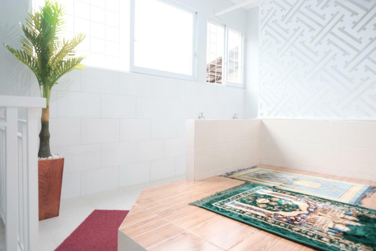 Reddoorz Syariah Near Siloam Hospital Kebon Jeruk Hotel Jakarta Exterior foto