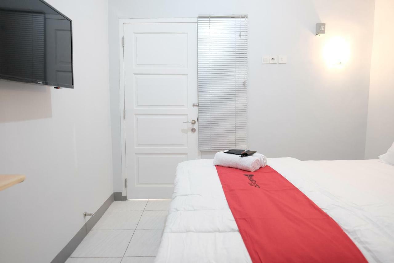 Reddoorz Syariah Near Siloam Hospital Kebon Jeruk Hotel Jakarta Exterior foto
