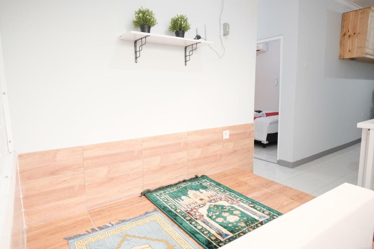 Reddoorz Syariah Near Siloam Hospital Kebon Jeruk Hotel Jakarta Exterior foto