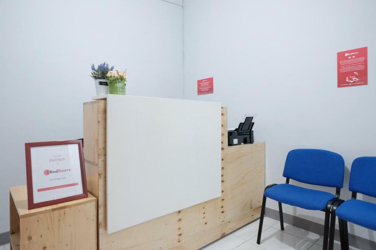 Reddoorz Syariah Near Siloam Hospital Kebon Jeruk Hotel Jakarta Exterior foto